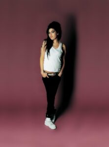 Amy Standing (Amy Winehouse), 2006
